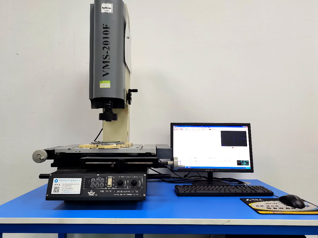 Messmaschine mit Bildverarbeitung im Prüfbereich