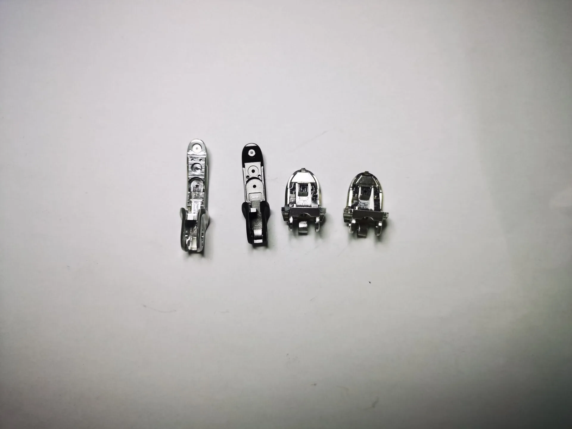 Precision machined aluminium component with milled and tapped threads