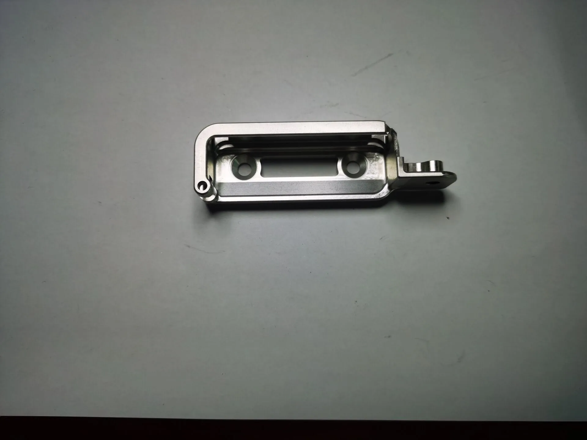 Precision machined aluminium housing with general tolerance features