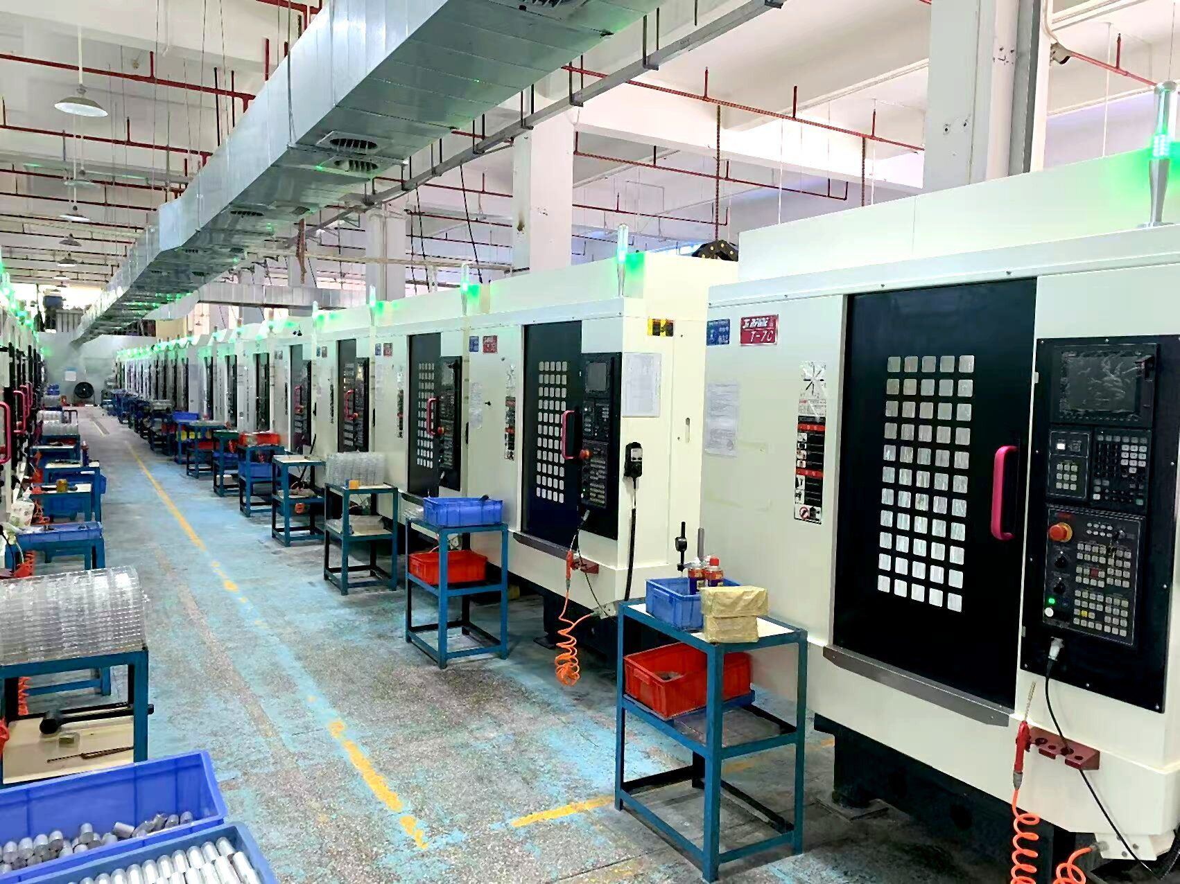 Reparto produzione CNC con centri verticali